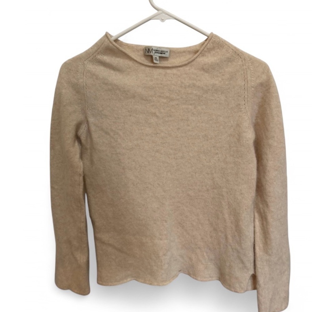 Neiman Marcus Cashmere Crewneck Sweater in Light Beige READ NOTES